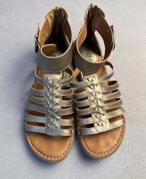 b.o.c. Metallic Gold Gladiator Flat Back zip Sandals Size 8 Bohemian Gently Used